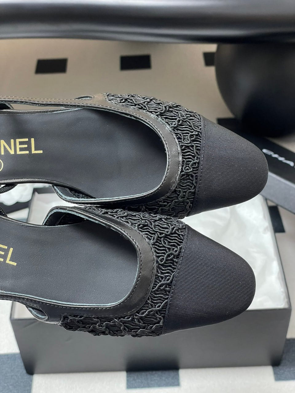 حذاء من تصميم CHANEL موديل 2025 
