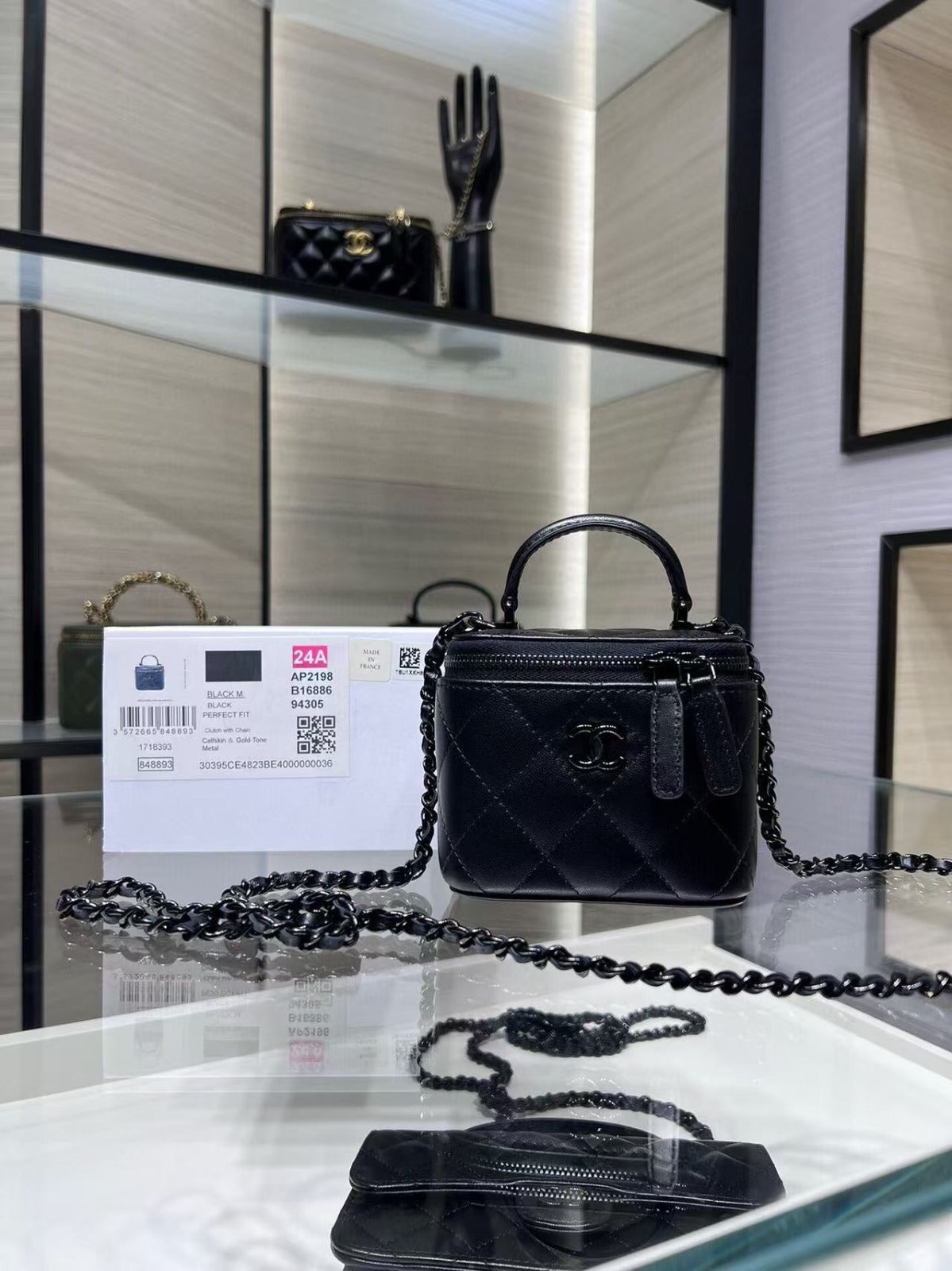 حقيبة من تصميم CHANEL 24s 