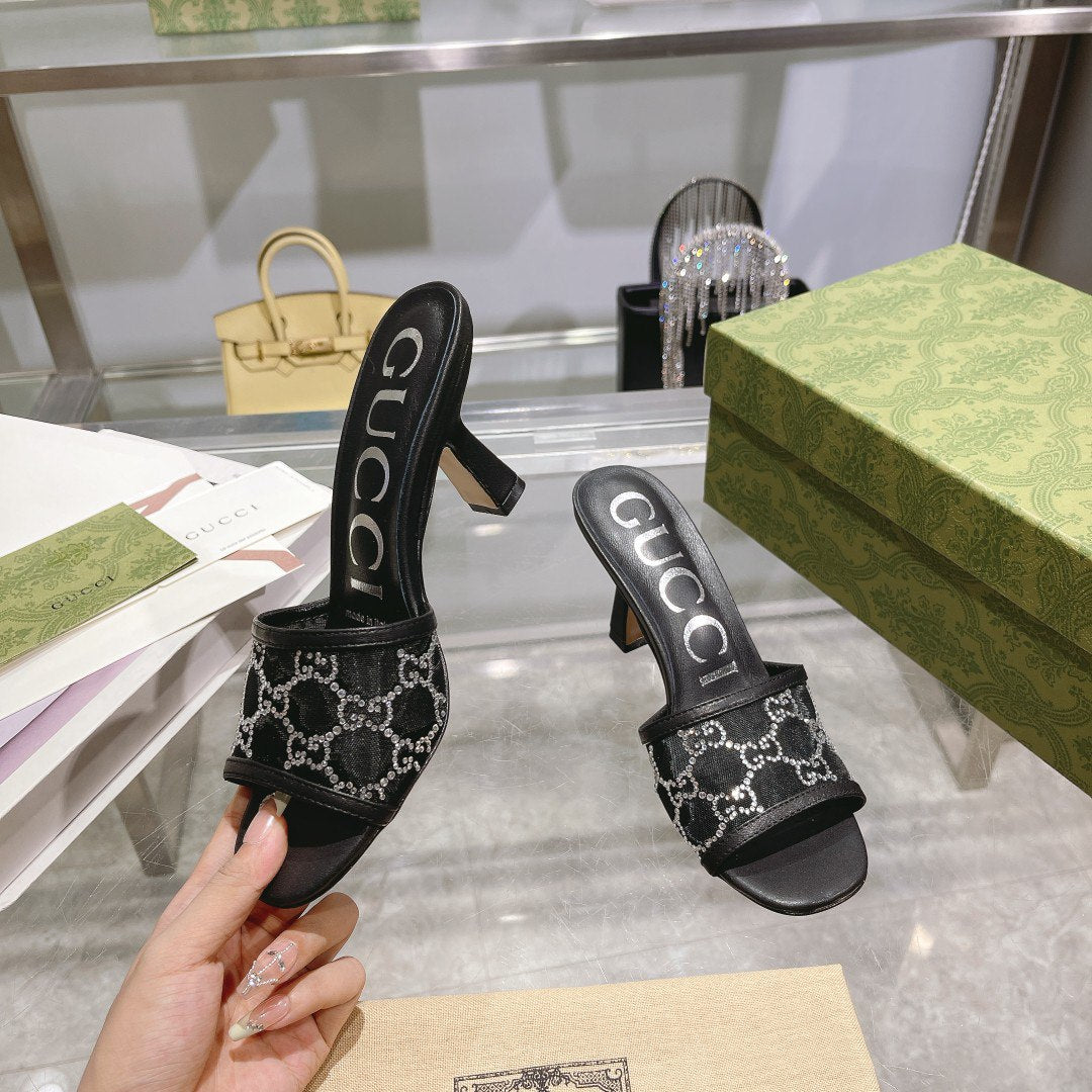 حذاء بكعب عالي من تصميم GUCCI