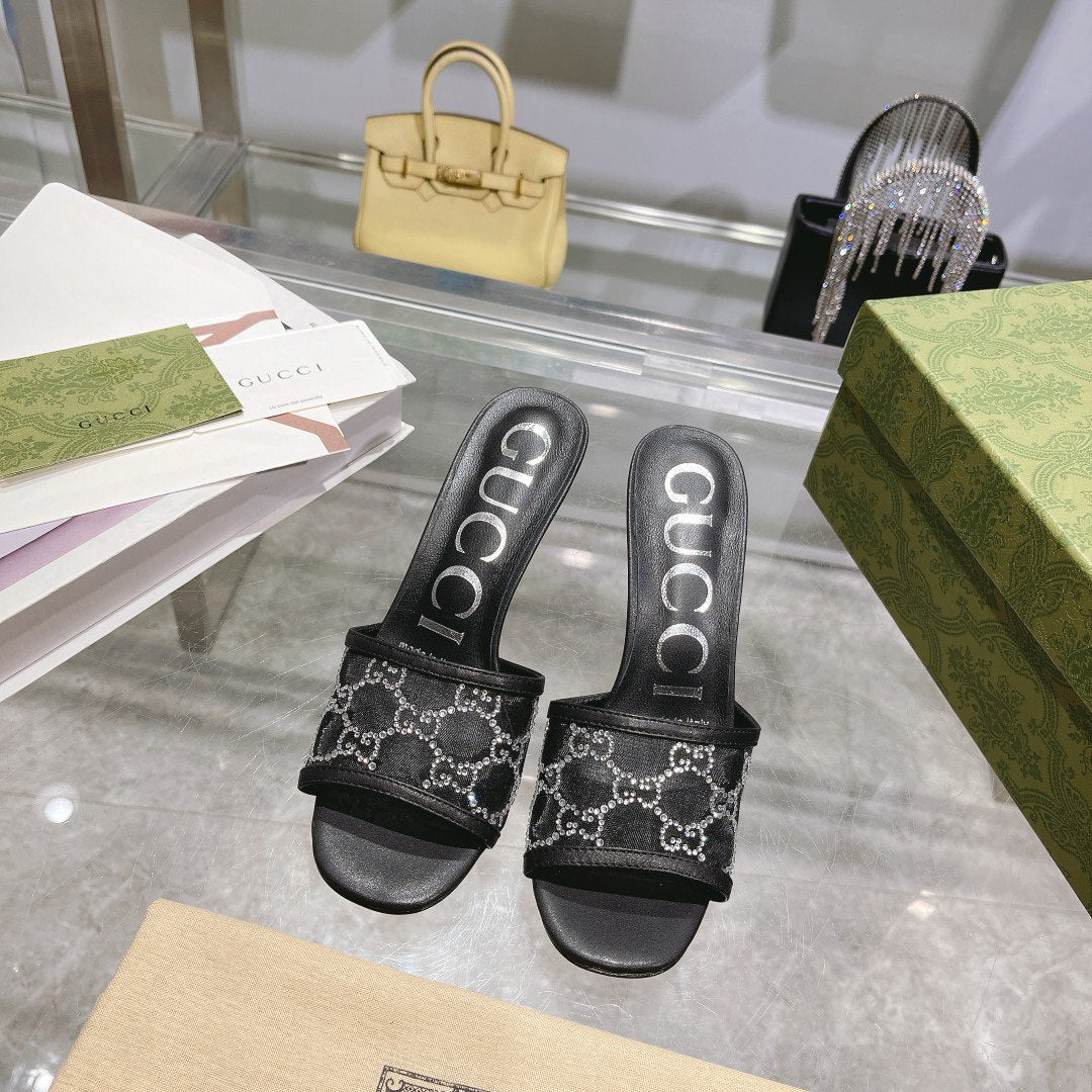 حذاء بكعب عالي من تصميم GUCCI
