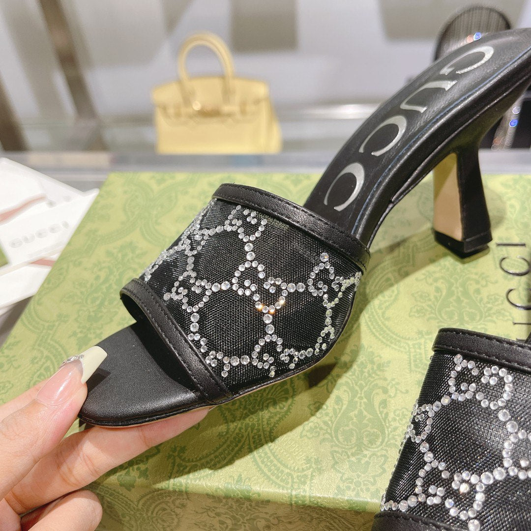 حذاء بكعب عالي من تصميم GUCCI