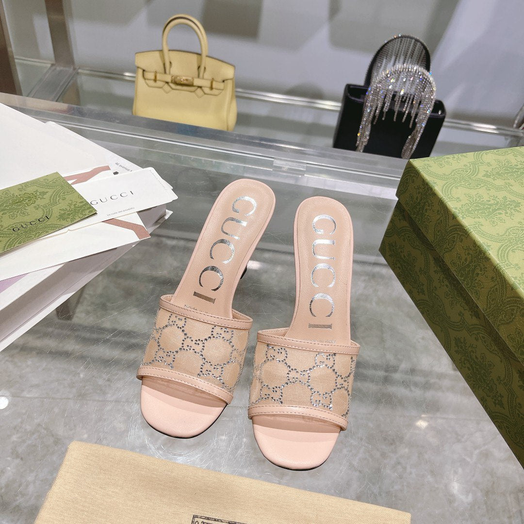حذاء بكعب عالي من تصميم GUCCI