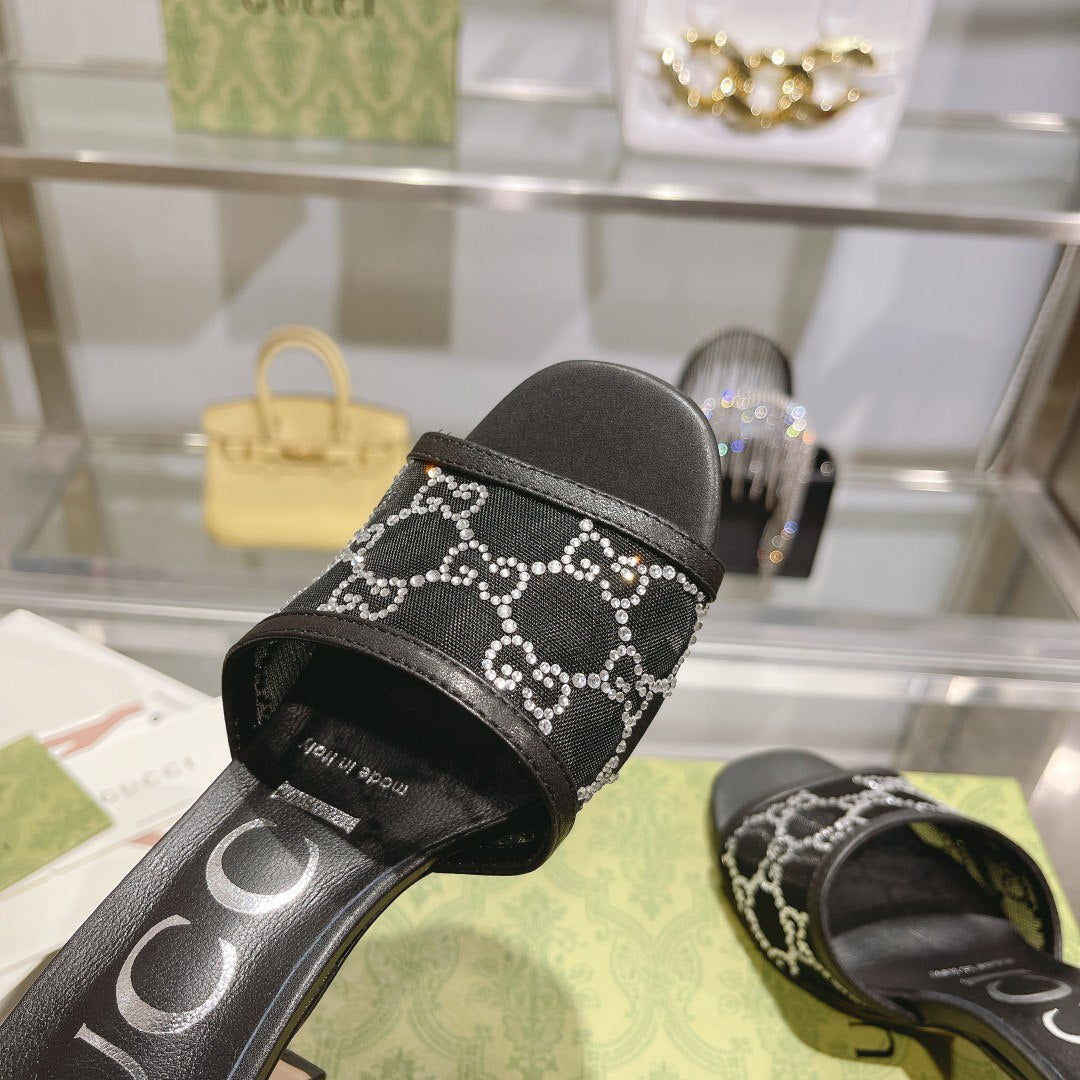 حذاء بكعب عالي من تصميم GUCCI
