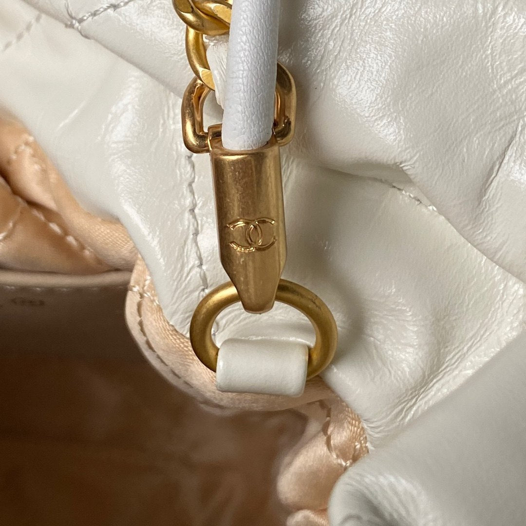 حقيبة من تصميم 22 CHANEL 