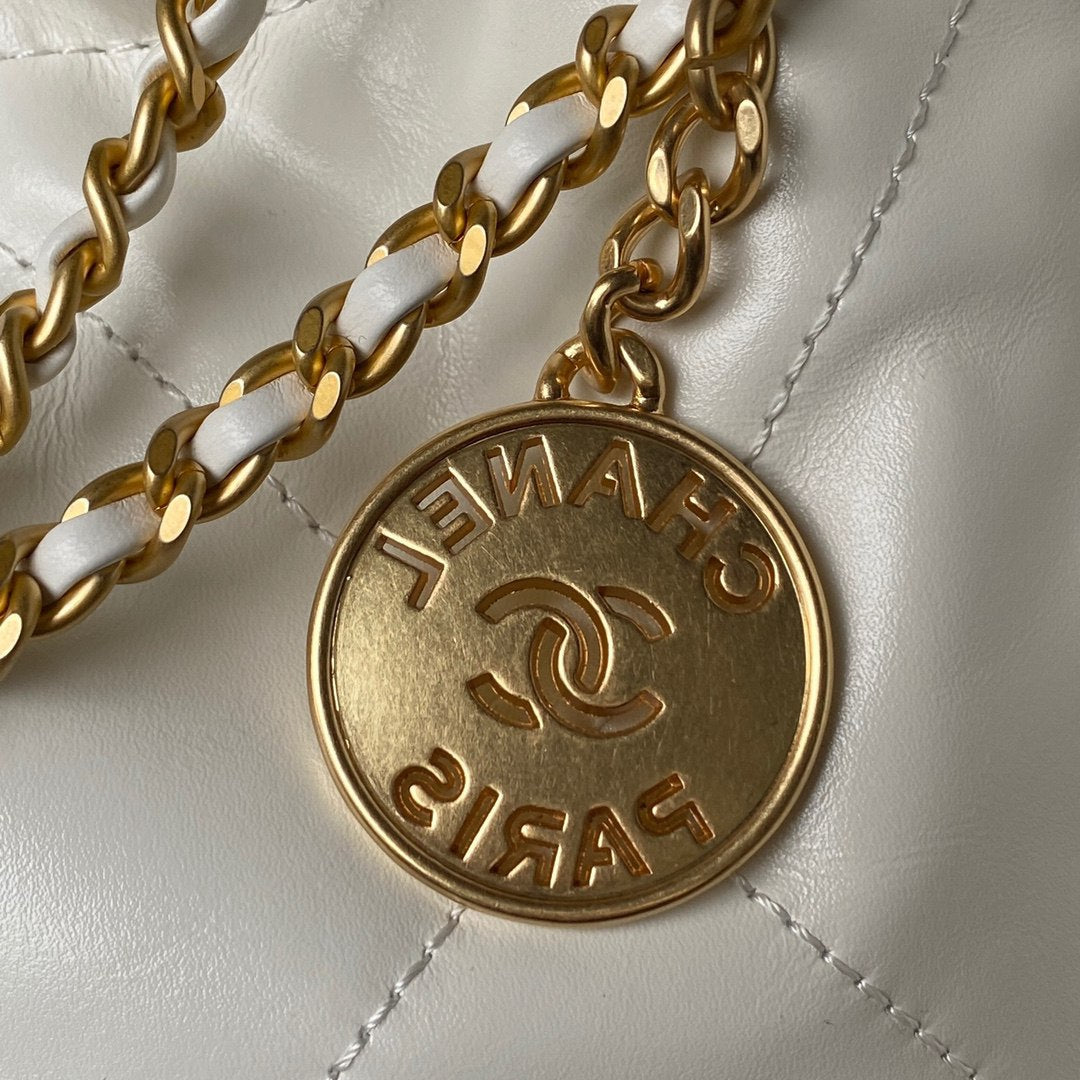 حقيبة من تصميم 22 CHANEL 