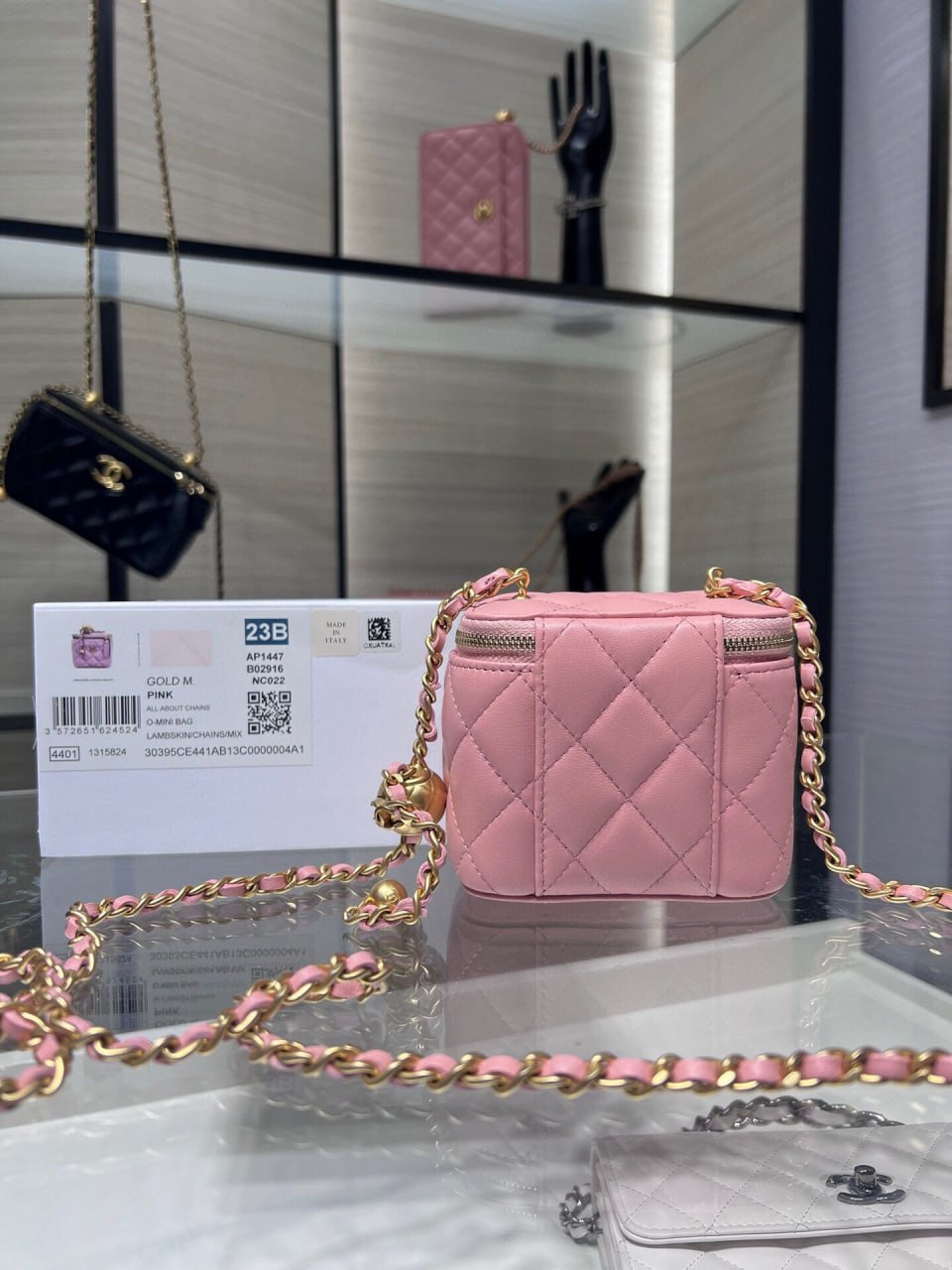 حقيبة من تصميم CHANEL 24s 