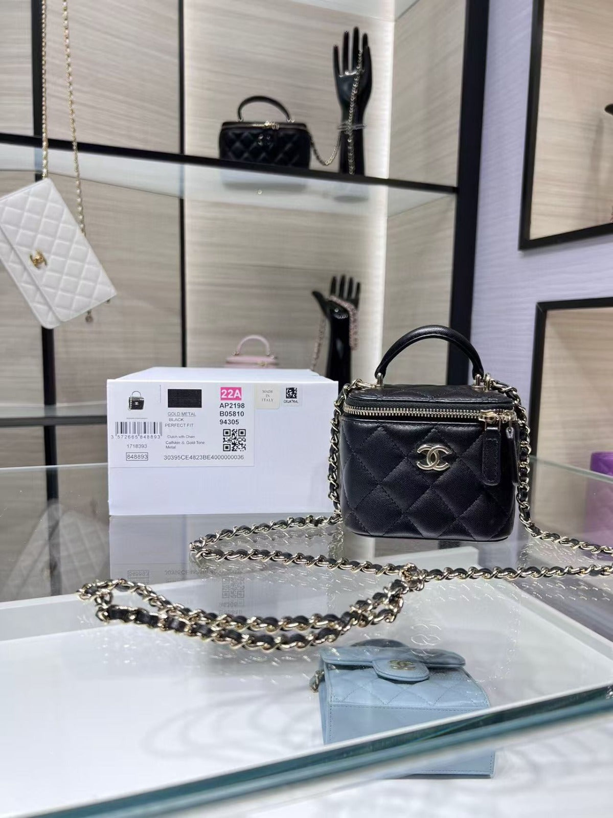 حقيبة من تصميم CHANEL 24s 