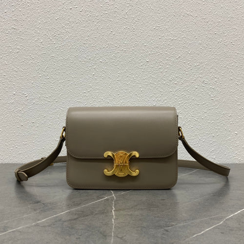 حقيبة Classique Triomphe من CELINE