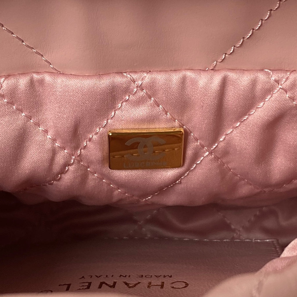 حقيبة من تصميم 22 CHANEL 