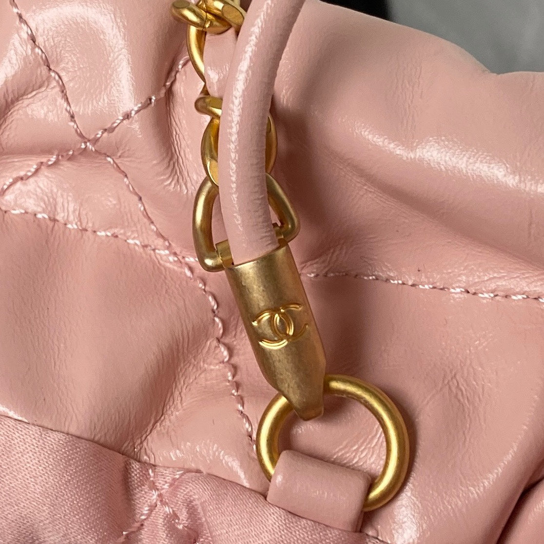 حقيبة من تصميم 22 CHANEL 