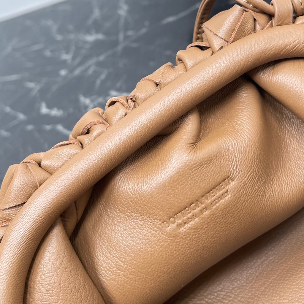 حقيبة Mini Pouch منBottega Veneta