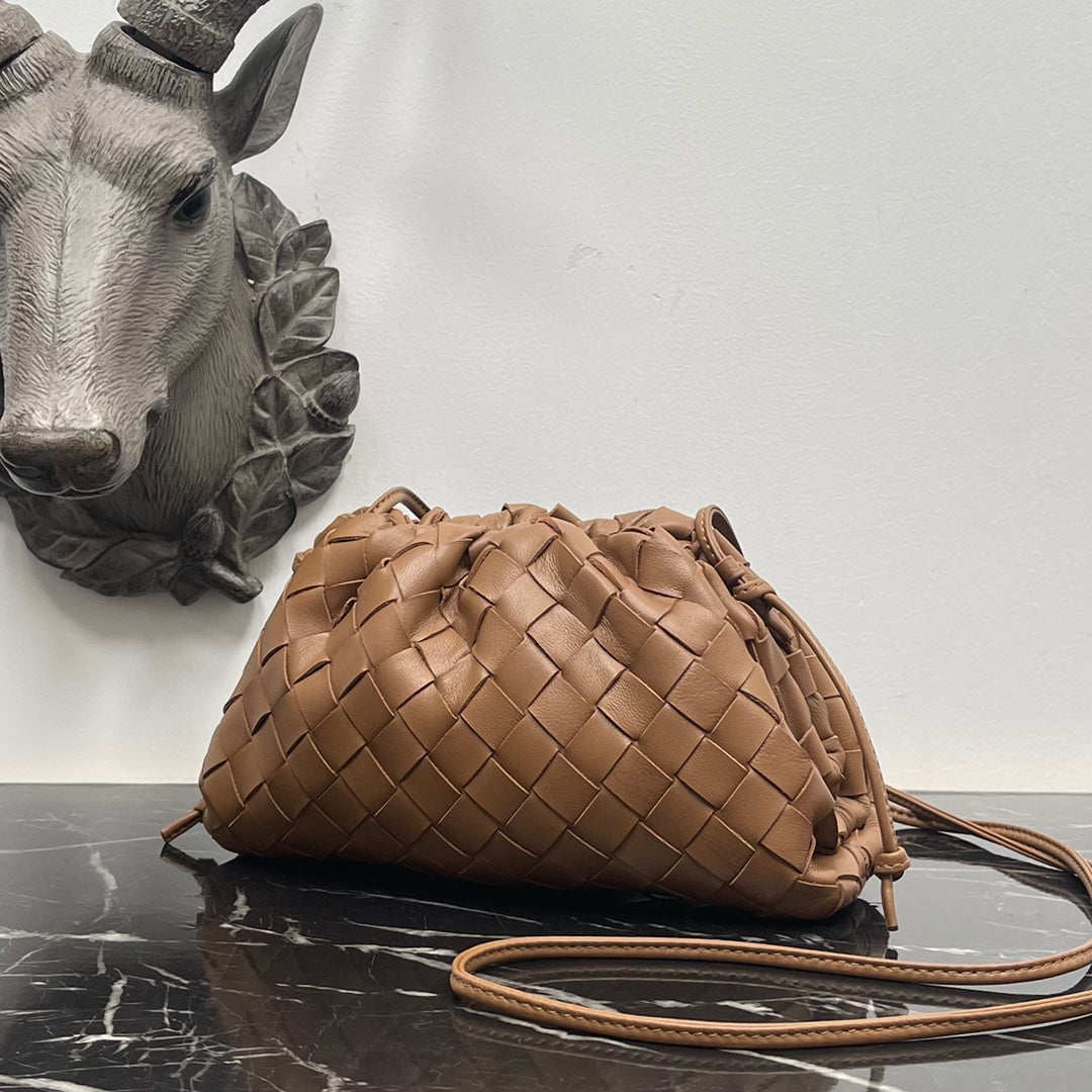 حقيبة Mini Pouch منBottega Veneta
