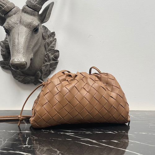 حقيبة Mini Pouch منBottega Veneta