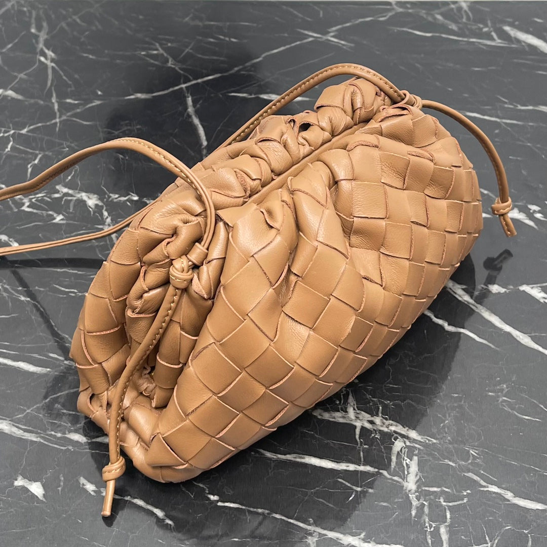 حقيبة Mini Pouch منBottega Veneta