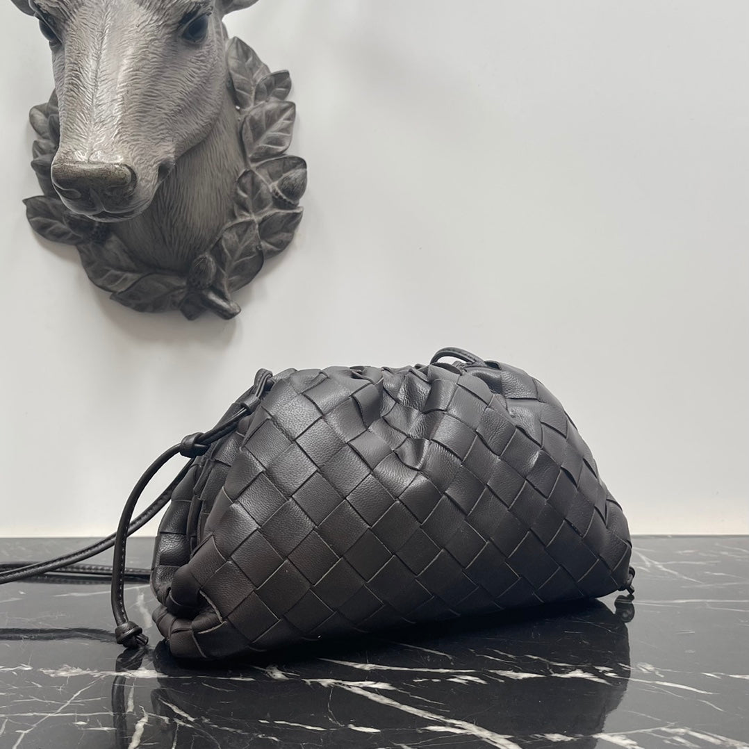 حقيبة Mini Pouch منBottega Veneta