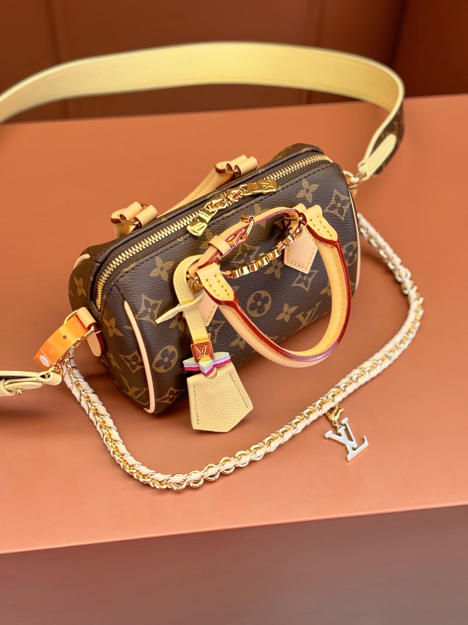 حقيبة يد فاخرة من تصميم لوي فيتون speedy Bandoulière