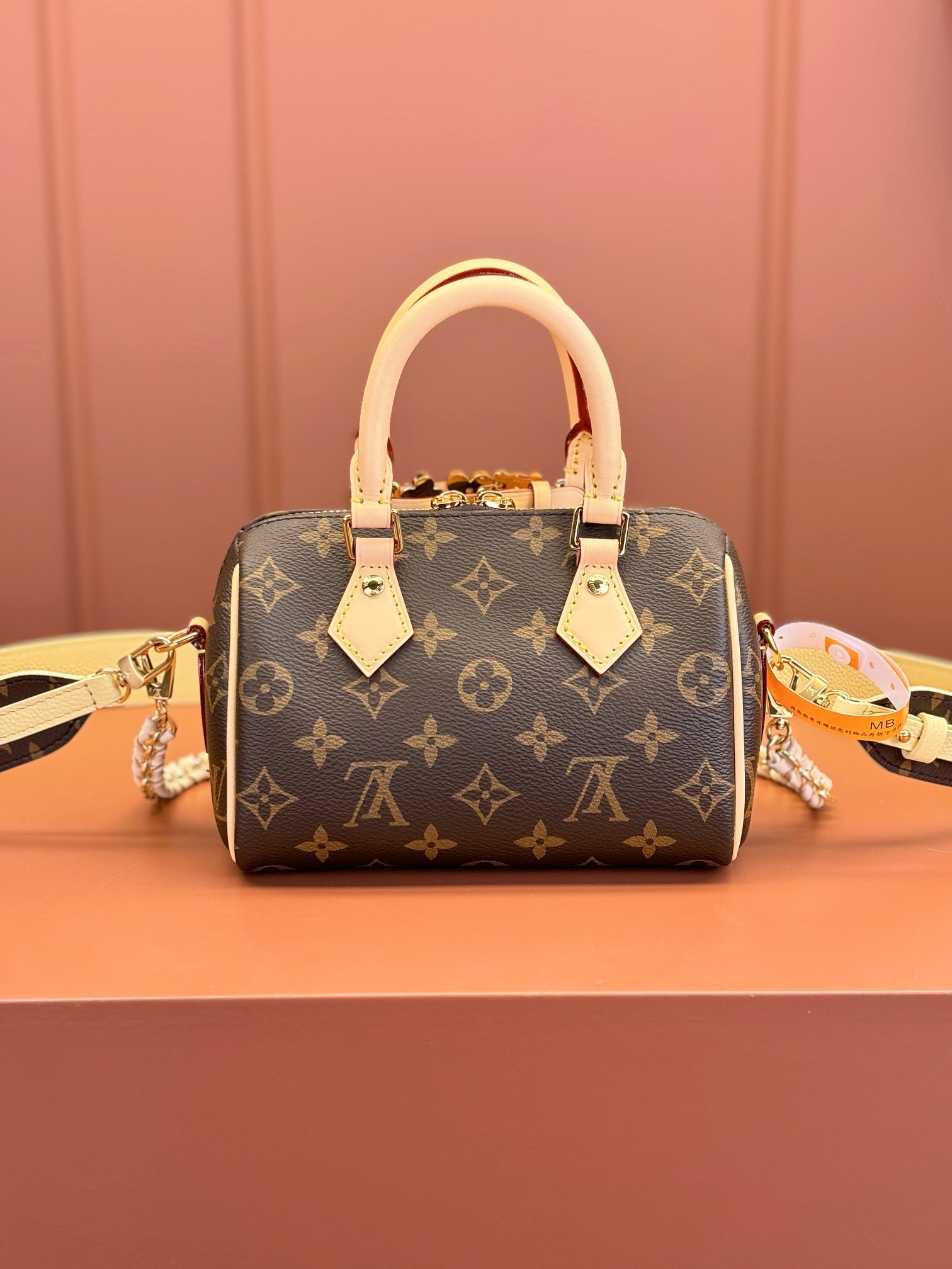 حقيبة يد فاخرة من تصميم لوي فيتون speedy Bandoulière