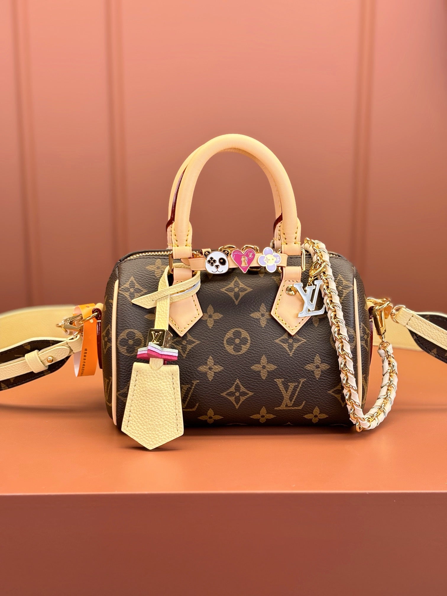 حقيبة يد فاخرة من تصميم لوي فيتون speedy Bandoulière