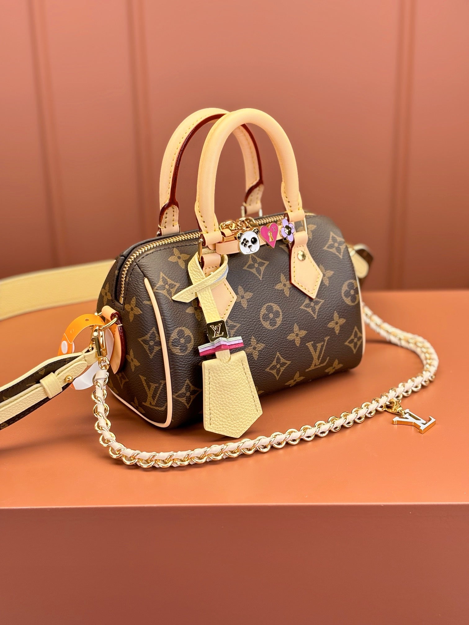 حقيبة يد فاخرة من تصميم لوي فيتون speedy Bandoulière