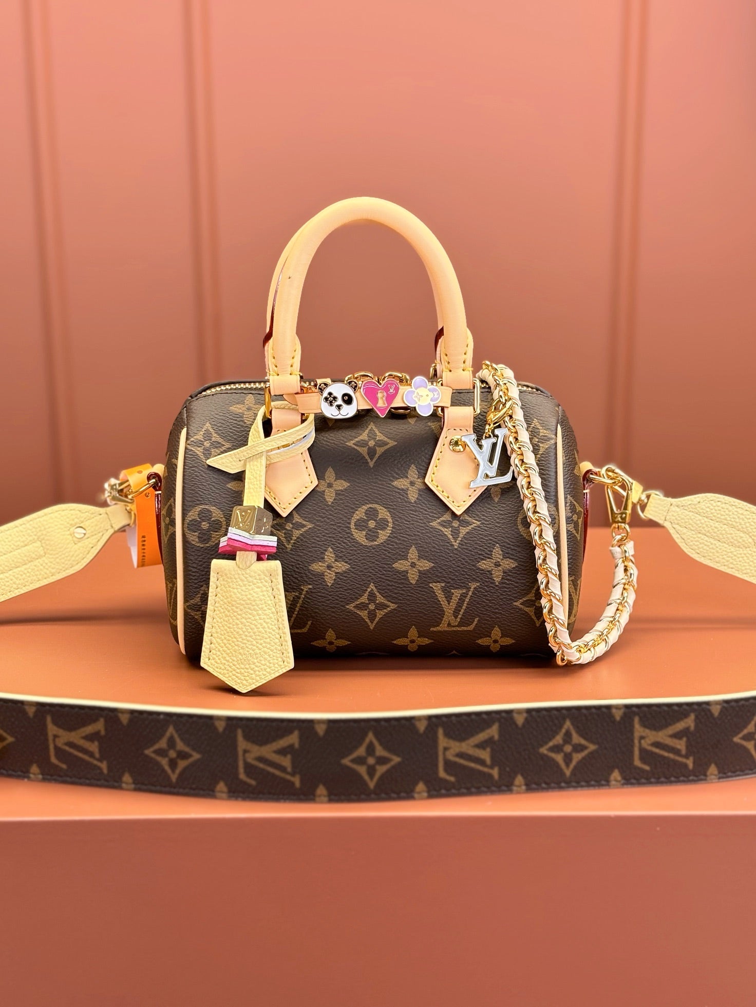 حقيبة يد فاخرة من تصميم لوي فيتون speedy Bandoulière