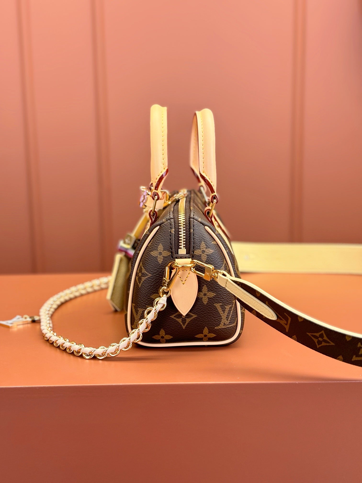 حقيبة يد فاخرة من تصميم لوي فيتون speedy Bandoulière